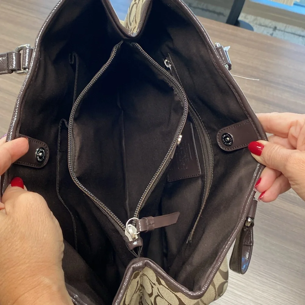 NWT Coach Signature Handbag! - Picture 5 of 10